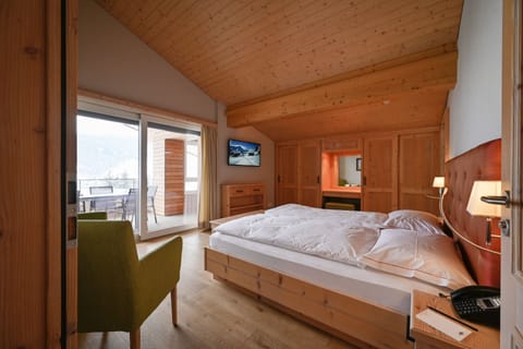 Superior Suite, 2 Bedrooms, Balcony, Mountain View (Eiger) | Hypo-allergenic bedding, down comforters, minibar, in-room safe