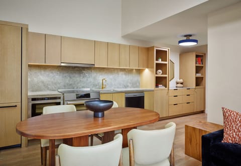 Suite (Casita) | Private kitchen | Microwave, coffee/tea maker, cleaning supplies, paper towels