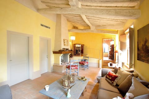 3-inch Smart TV with digital channels