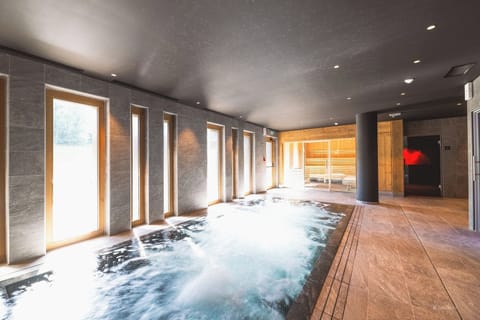 Sauna, spa tub, steam room, massages