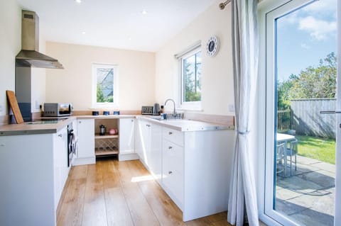 Skomer Lodge - 2 Bedroom Lodge - Manorbier (18587)