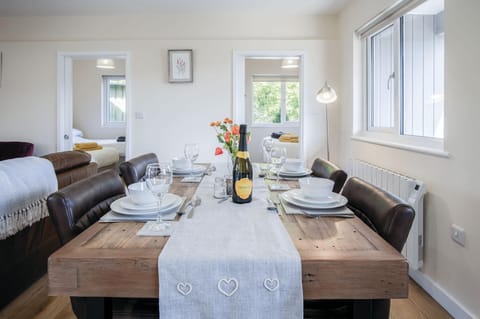 Skomer Lodge - 2 Bedroom Lodge - Manorbier (18583)