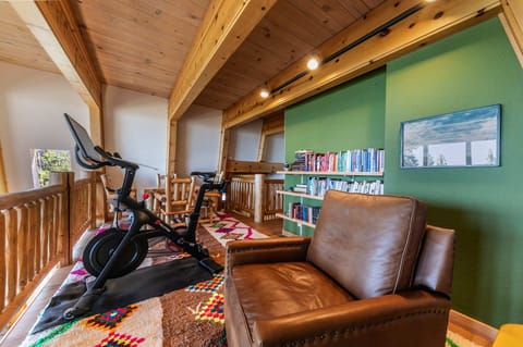 A dynamic loft space can be used for reading, playing cards at the table, or exercising on the stationary bike, all while enjoying the lake views.