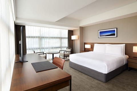 Deluxe Room, 1 King Bed, Corner | Premium bedding, pillowtop beds, in-room safe, desk