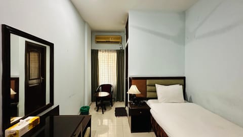 Deluxe Single Room | Pillowtop beds, desk, free WiFi