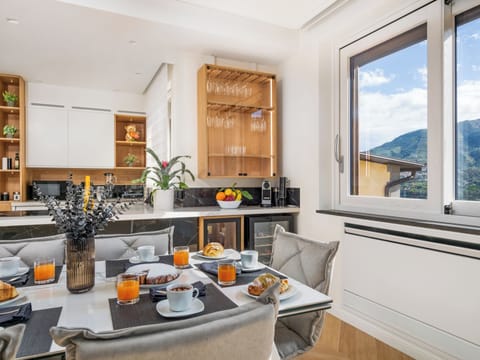 Luxury House, Sea View | Dining room