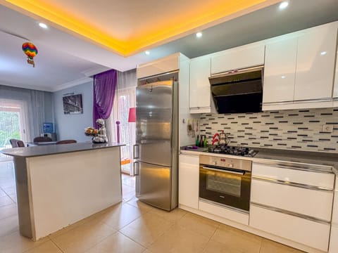 Luxury Villa | Private kitchen | Full-size fridge, oven, stovetop, dishwasher