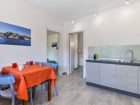 Plumbing Fixture, Furniture, Building, Table, Tap, Azure, Bathroom, Wood, Floor, Chair