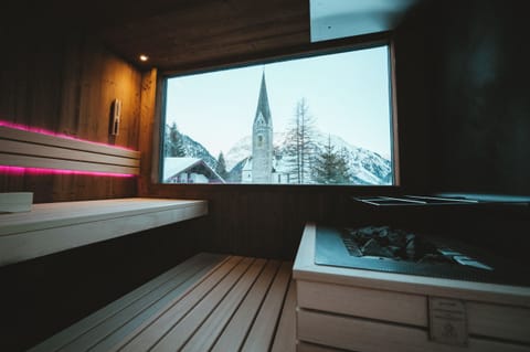 Sauna, steam room