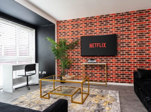 Living room - 50' Smart TV loaded with Netflix, HDMI cable, ambient lighting, extra fast Wi-Fi & a Foosball table - Complimentary tea & coffee available for your enjoyment