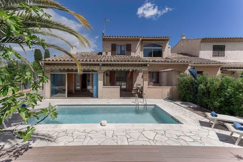 Building Exterior, Outdoor, Pool