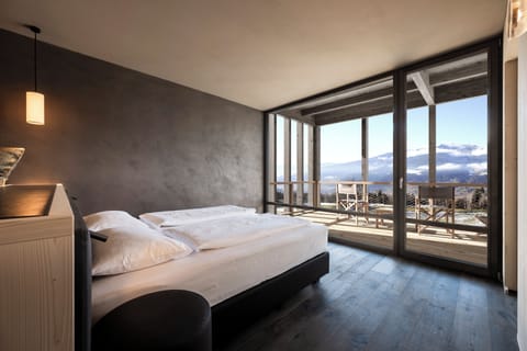 Family Suite Superior | Egyptian cotton sheets, premium bedding, down comforters, minibar