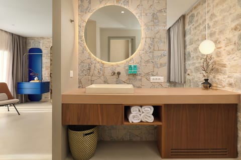 Deluxe Double Room, Balcony | In-room safe, iron/ironing board, free WiFi