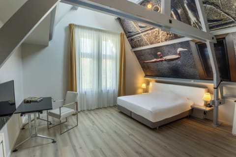 Deluxe Triple Room, Private Bathroom, City View | Desk, blackout drapes, soundproofing, free WiFi