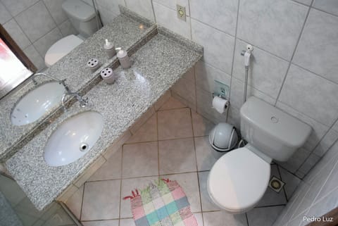 Deluxe Twin Room, Lanai, Valley View | Bathroom | Soap, toilet paper