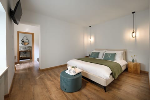 Deluxe Double Room | In-room safe, iron/ironing board, free WiFi