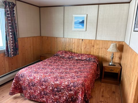 Deluxe Double Room, Lake View | Free WiFi