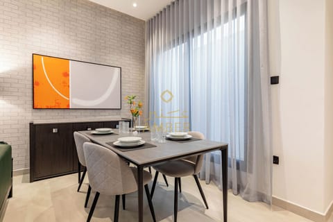 Luxury 3 Bedroom Apartment A8 | Living area