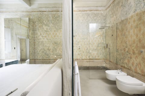 Superior Room, 1 King Bed | Bathroom | Shower, hair dryer, towels, soap