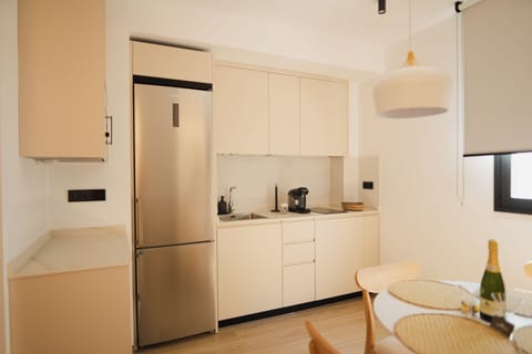 Deluxe Apartment | Soundproofing, iron/ironing board, free WiFi, bed sheets