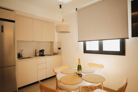 Deluxe Apartment | Soundproofing, iron/ironing board, free WiFi, bed sheets