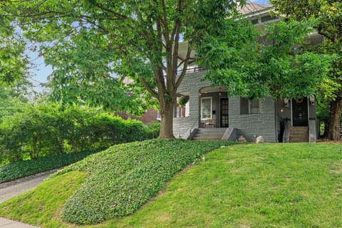 Cincinnati Vacation Rental | 2BR | 1BA | Steps Required | 800 Sq Ft