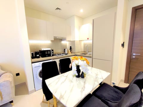 Superior Room, Private Bathroom | Private kitchen | Full-size fridge, oven, stovetop, coffee/tea maker