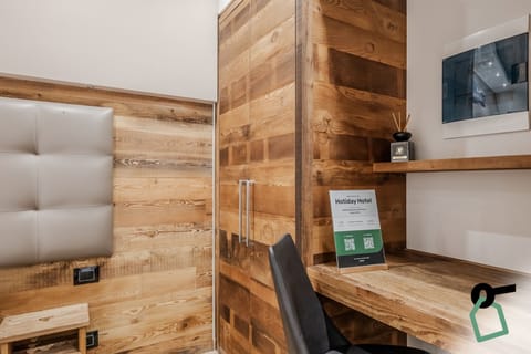 Comfort Double Room | In-room safe, desk, free WiFi, bed sheets