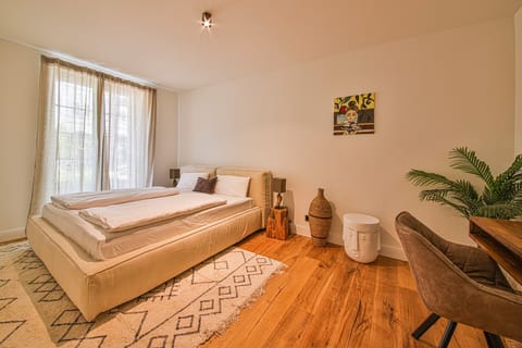 Deluxe Apartment | Individually furnished, iron/ironing board, free WiFi, bed sheets