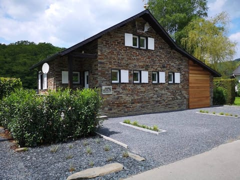 Free parking, up to 4 cars