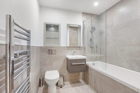 Apartment | Bathroom | Combined shower/tub, deep soaking tub, hair dryer, towels