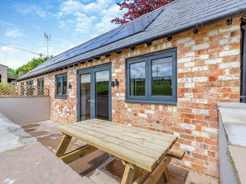 Terrace | The Old Stables 1 - Quarry Hill Farm, Shipton Under Wychwood