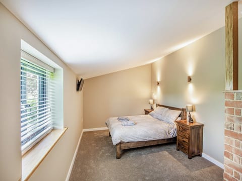 King size bedroom | The Old Stables 2 - Quarry Hill Farm, Shipton-Under-Wychwood