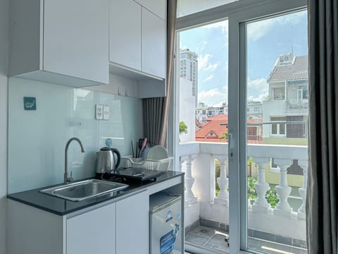 Superior Studio, Balcony | Private kitchenette | Mini-fridge, cookware/dishes/utensils, cleaning supplies