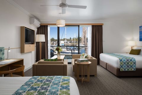 Water View Suite | Premium bedding, minibar, in-room safe, desk