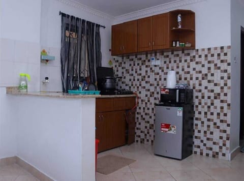 Comfort Studio, City View | Private kitchen | Mini-fridge, microwave, cookware/dishes/utensils