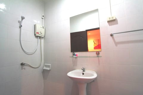 Basic Double Room (Type B) | Bathroom | Shower, eco-friendly toiletries, towels