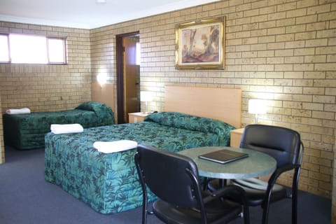 Deluxe Suite, 2 Bedrooms, Ground Floor | Desk, iron/ironing board, free WiFi, bed sheets