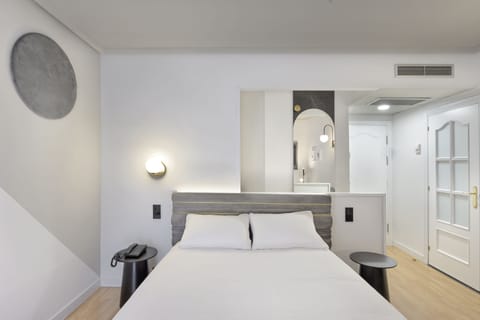 Comfort Double Room | Minibar, in-room safe, desk, free WiFi