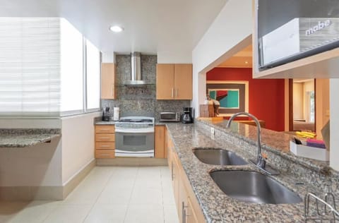 Premium Apartment, 3 Bedrooms | Private kitchen