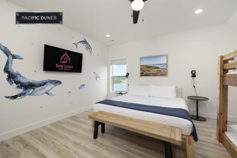 PGA Clubhouse - Upper Level: Bedroom 7 w/ king bed, 4 twin beds, and ensuite bathroom