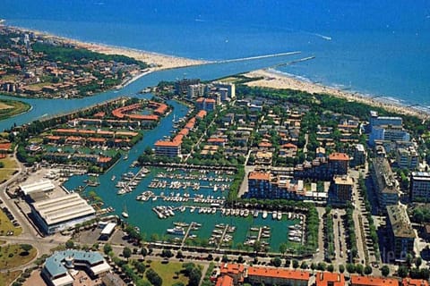 Region [summer] (&gt;5 km)