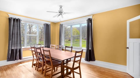 House, 4 Bedrooms | Dining room