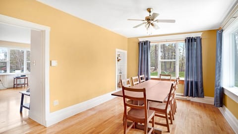 House, 4 Bedrooms | Dining room