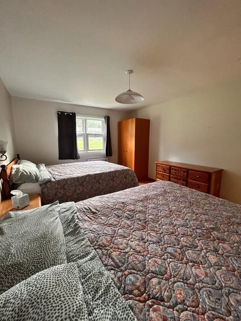 Suite, 1 Bedroom | Desk, free cribs/infant beds, free WiFi, bed sheets