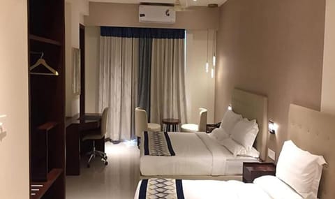 Luxury Room | Egyptian cotton sheets, premium bedding, in-room safe, free WiFi