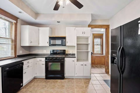 Full Kitchen with amenities such as coffee, Keurig, ice machine, etc.