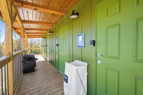 Clean towels and bathmats provided