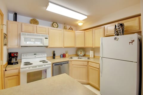 Apartment (2 Bedrooms) | Private kitchen | Microwave, oven, stovetop, dishwasher