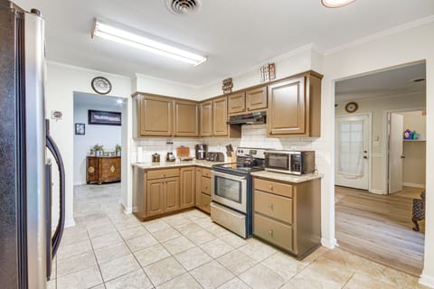 House (3 Bedrooms) | Private kitchen | Microwave, oven, stovetop, dishwasher